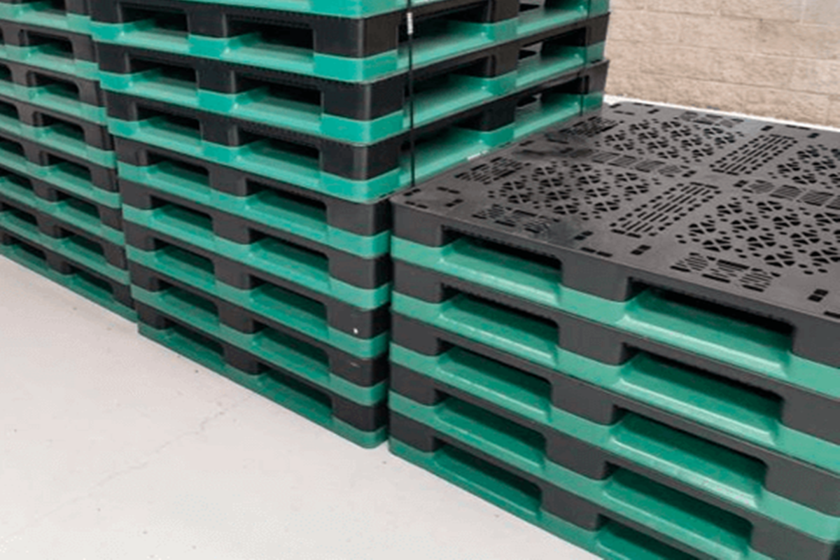 tarimas plasticas apiladas